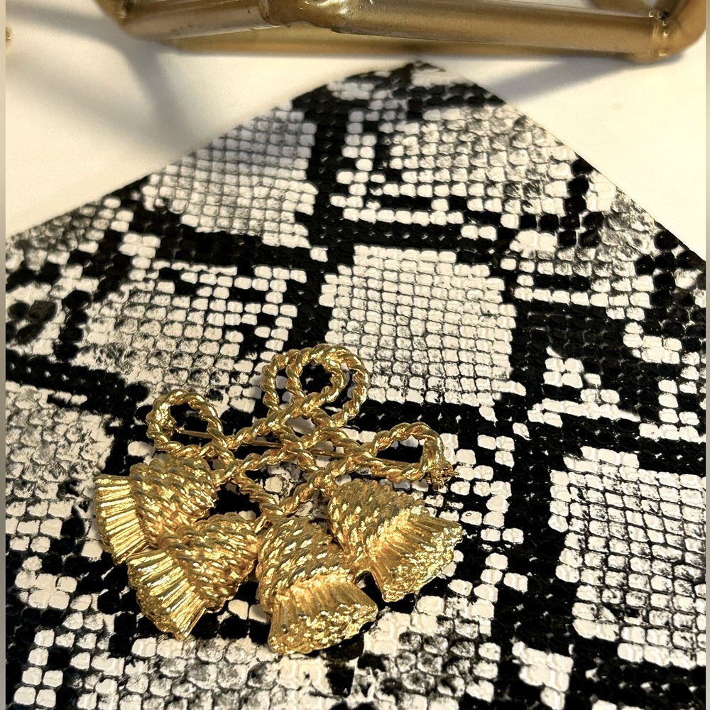 Vintage Rope Tassel Knot Brooch Gold tone Brooch